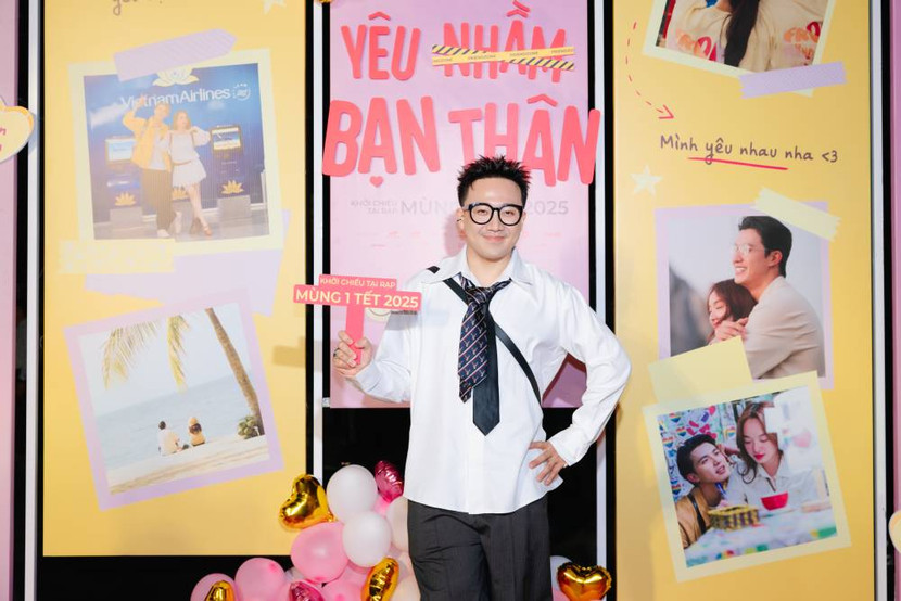 Diễn viên - đạo diễn Trấn Thành hoá thân thành cậu học sinh bảnh bao trên thảm đỏ