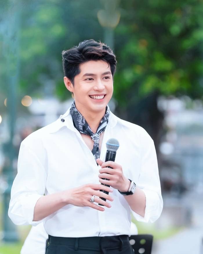 Noo Phước Thịnh xuất hiện với vẻ ngoài bảnh bao rạng rỡ