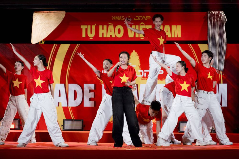 Ca sĩ Phương Thanh góp giọng cùng Hoàng Bách trong ca khúc "Chân cứng đá mềm" Ca sĩ Phương Thanh góp giọng cùng Hoàng Bách trong ca khúc "Chân cứng đá mềm"