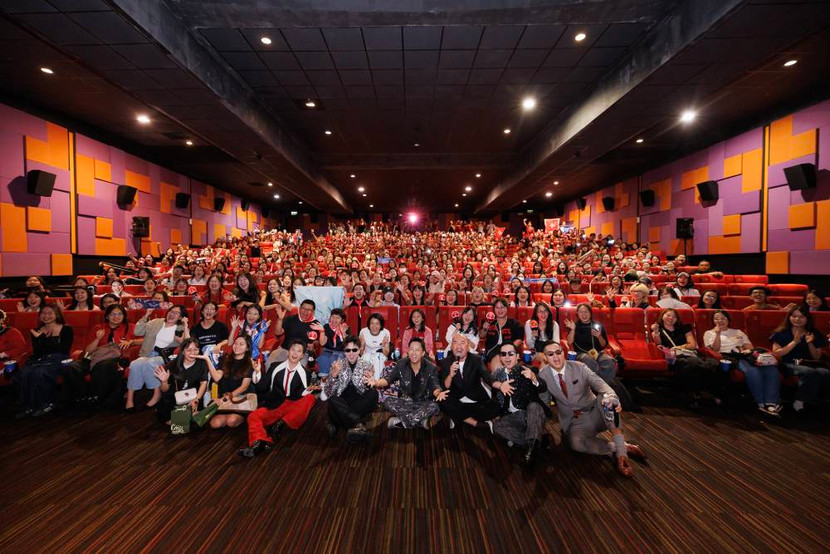 Rất đông các "gai con" đã đến và hào hứng với "Mưa lửa" Rất đông các "gai con" đã đến và hào hứng với "Mưa lửa"