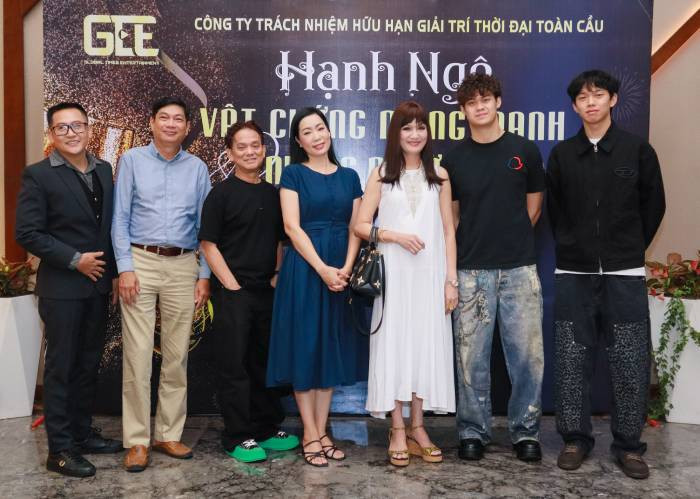 NSND Trịnh Kim Chi và diễn viên Hiền Mai cũng có mặt tại buổi gặp gỡ NSND Trịnh Kim Chi và diễn viên Hiền Mai cũng có mặt tại buổi gặp gỡ