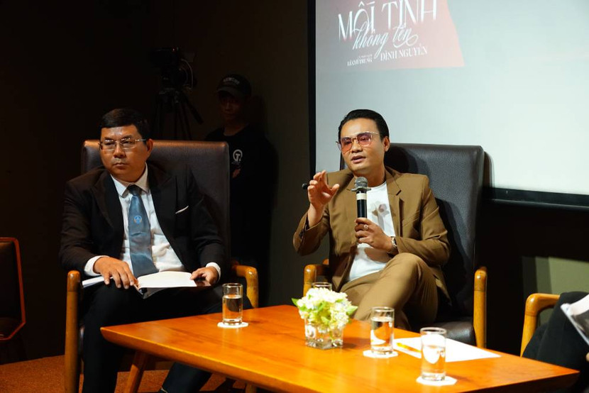 Ca sĩ Đình Nguyễn chia sẻ cùng báo giới, anh cho biết phía công ty và anh quyết định khởi kiện ca sĩ Quốc Thiên vì muốn được tôn trọng Ca sĩ Đình Nguyễn chia sẻ cùng báo giới, anh cho biết phía công ty và anh quyết định khởi kiện ca sĩ Quốc Thiên vì muốn được tôn trọng