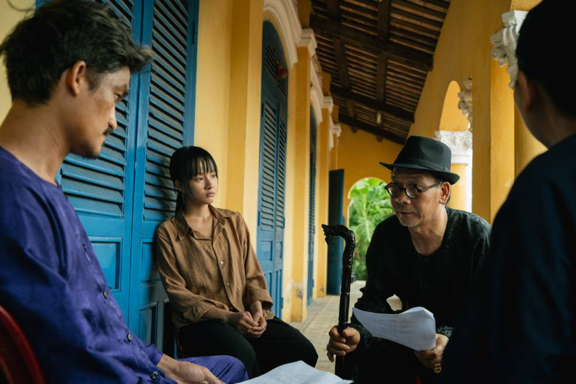 Nghệ sĩ luôn bàn bạc cùng đạo diễn và bạn diễn về các cảnh trước khi quay