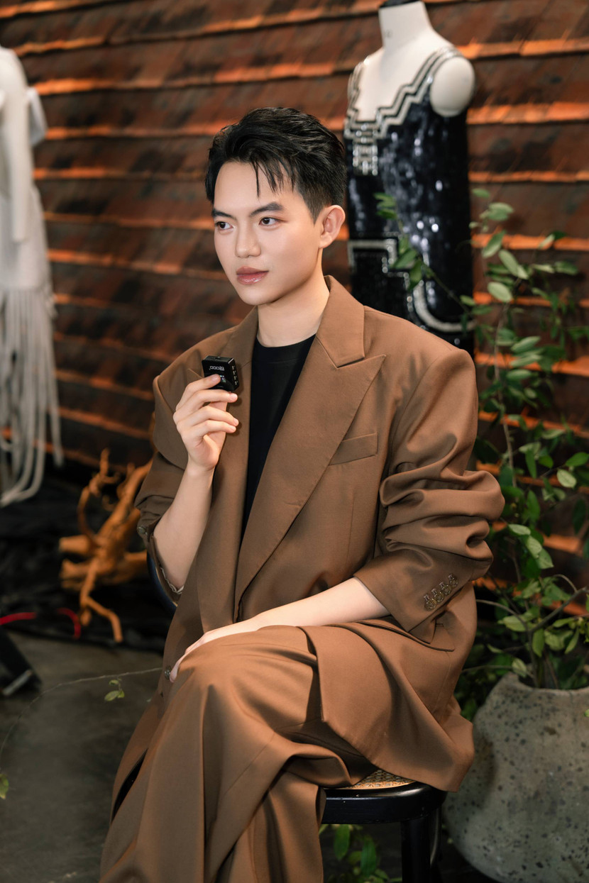 NTK Phan Đăng Hoàng lấy cảm hứng từ tranh vẽ của họa sĩ Nguyễn Gia Trí để thực hiện bộ sưu tập mới của mình