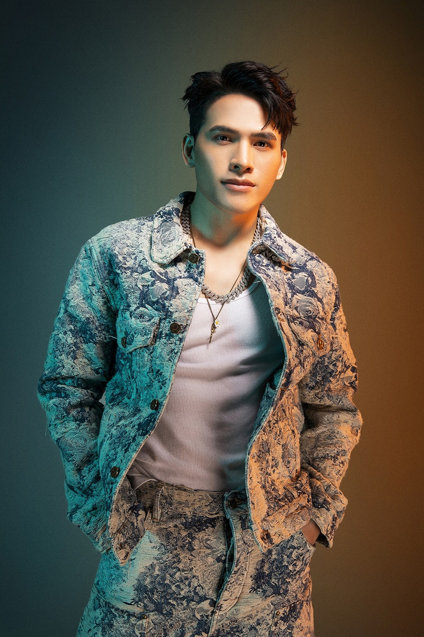 "Anh tài" Quốc Thiên bất ngờ xuất hiện trong dàn khách mời của Đan Trường "Anh tài" Quốc Thiên bất ngờ xuất hiện trong dàn khách mời của Đan Trường