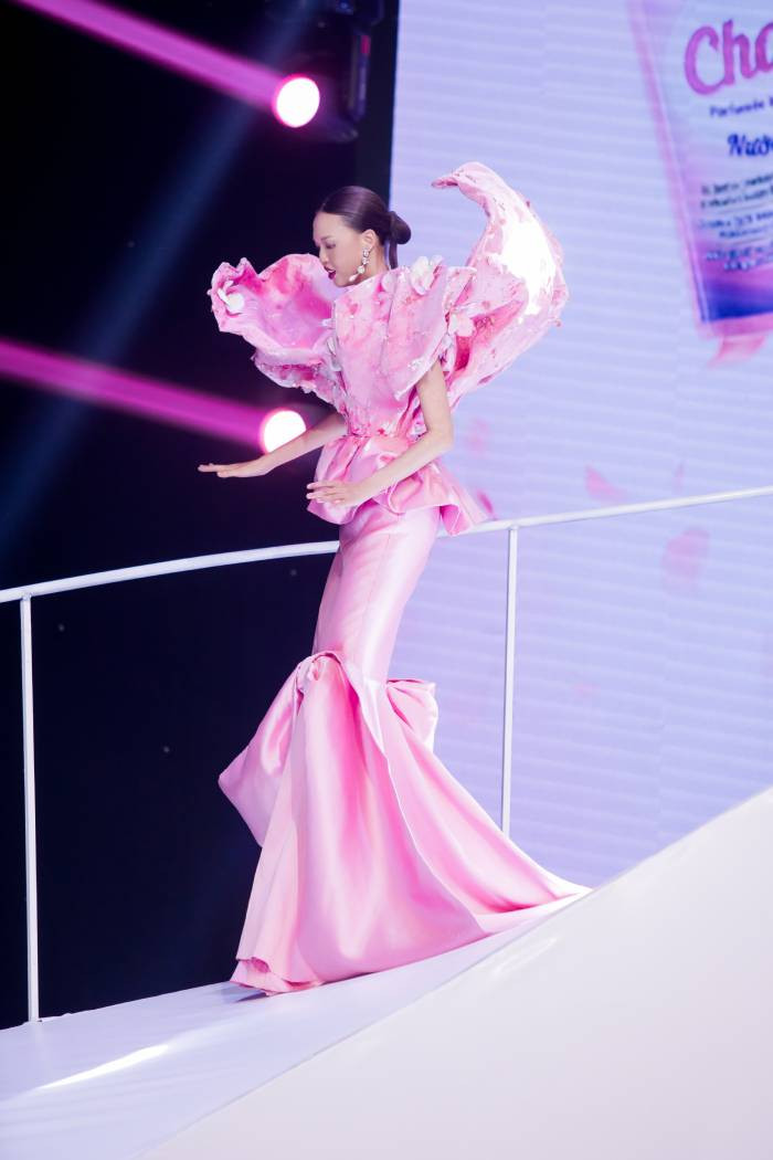 Kim Thanh loay hoay với bộ trang phục nên chưa có màn thể hiện tốt trong thử thách này