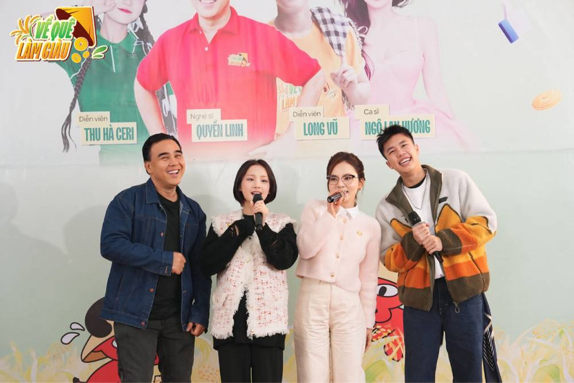 Dàn nghệ sĩ giao lưu cùng khán giả ở Hải Dương trong chương trình "Về quê làm giàu" Dàn nghệ sĩ giao lưu cùng khán giả ở Hải Dương trong chương trình "Về quê làm giàu"