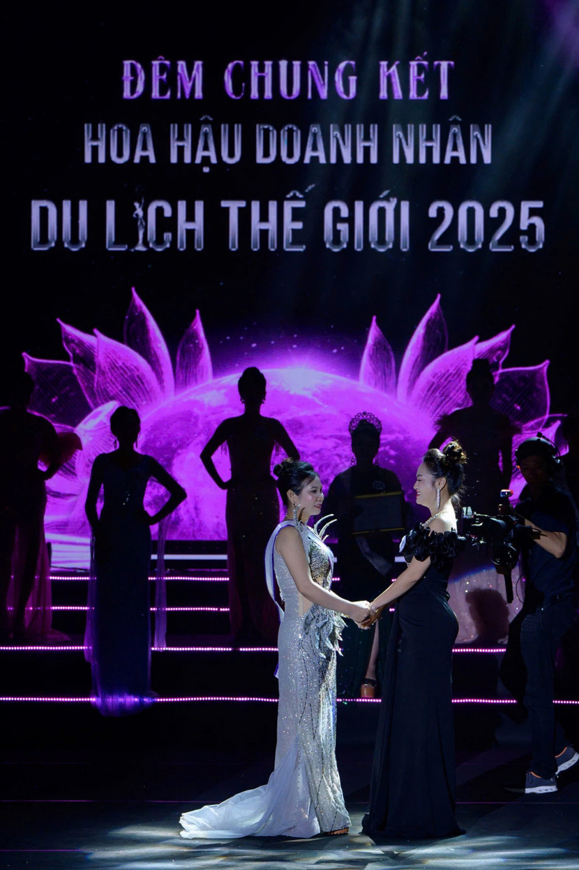 Phút giây hồi hộp chờ công bố kết quả của đêm chung kết Phút giây hồi hộp chờ công bố kết quả của đêm chung kết