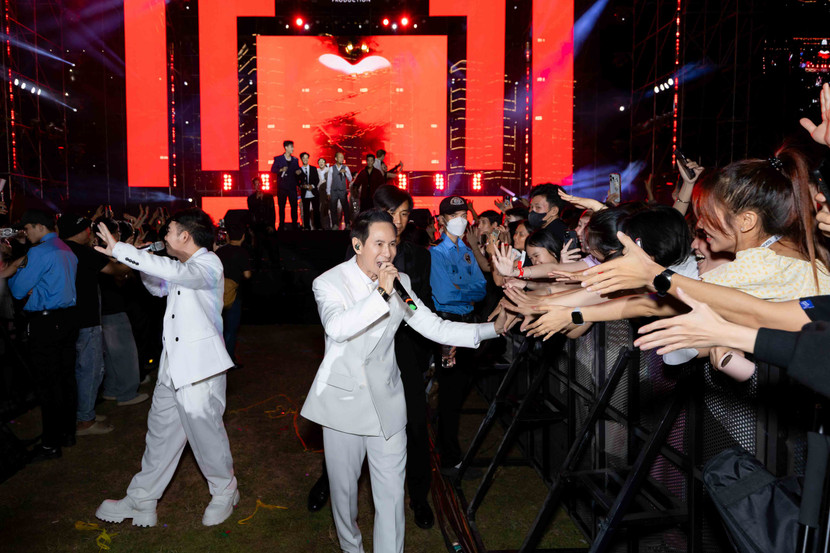 Đạo diễn Lý Hải rất sung khi tham gia giao lưu cùng khán giả