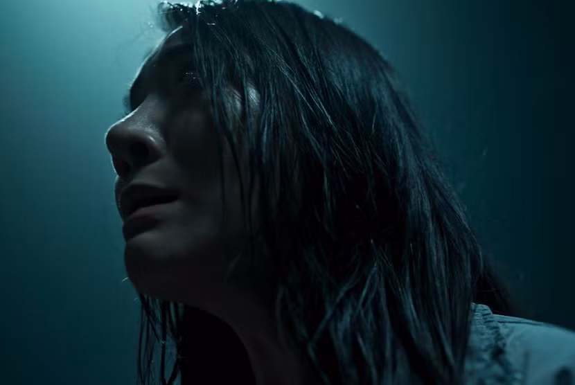 Karen Nguyễn trong vai Tú ở "Dưới đáy hồ"