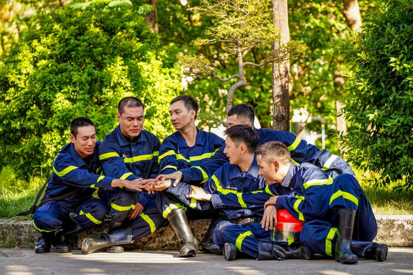 Phút nghỉ ngơi trong lúc tập luyện của các chiến sĩ