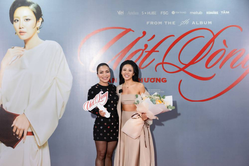 &quot;Mắt nai&quot; Hồng Ngọc từ Mỹ trở về cũng đến ủng hộ &quot;đàn em&quot;