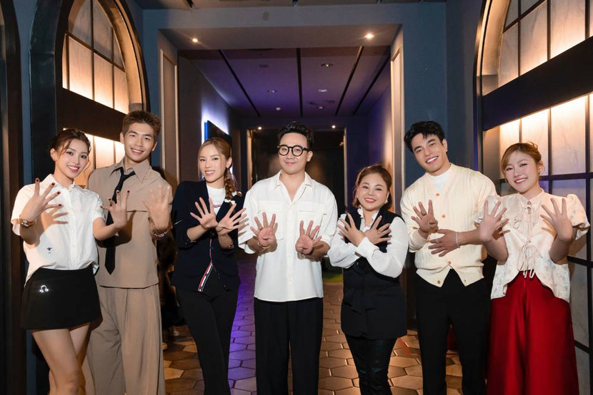 Dàn diễn viên của "Bộ tứ báo thủ" rất hào hứng tham gia giao lưu gặp gỡ khán giả