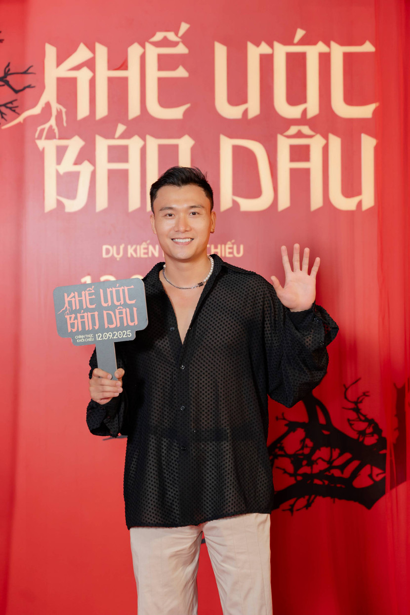 Xuân Phúc đến chúc mừng đoàn phim