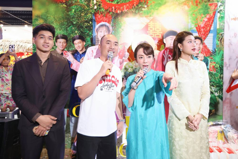 Vợ chồng Thu Trang, Tiến Luật cùng dàn diễn viên nhận về nhiều lời khen cho "Nụ hôn bạc tỷ" Vợ chồng Thu Trang, Tiến Luật cùng dàn diễn viên nhận về nhiều lời khen cho "Nụ hôn bạc tỷ"