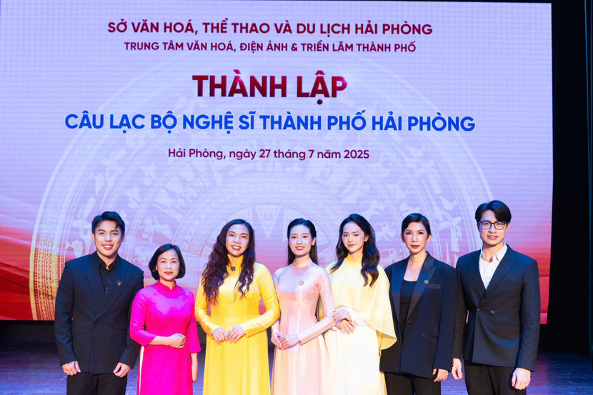 Các thành viên trong Câu lạc bộ nghệ sĩ Hải Phòng trong ngày thành lập
