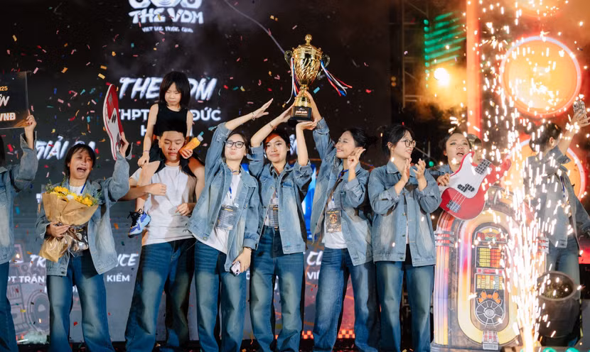 Đại diện trường THPT Việt Đức (Hà Nội) trở thành Quán quân FPTU Showcase 2025
