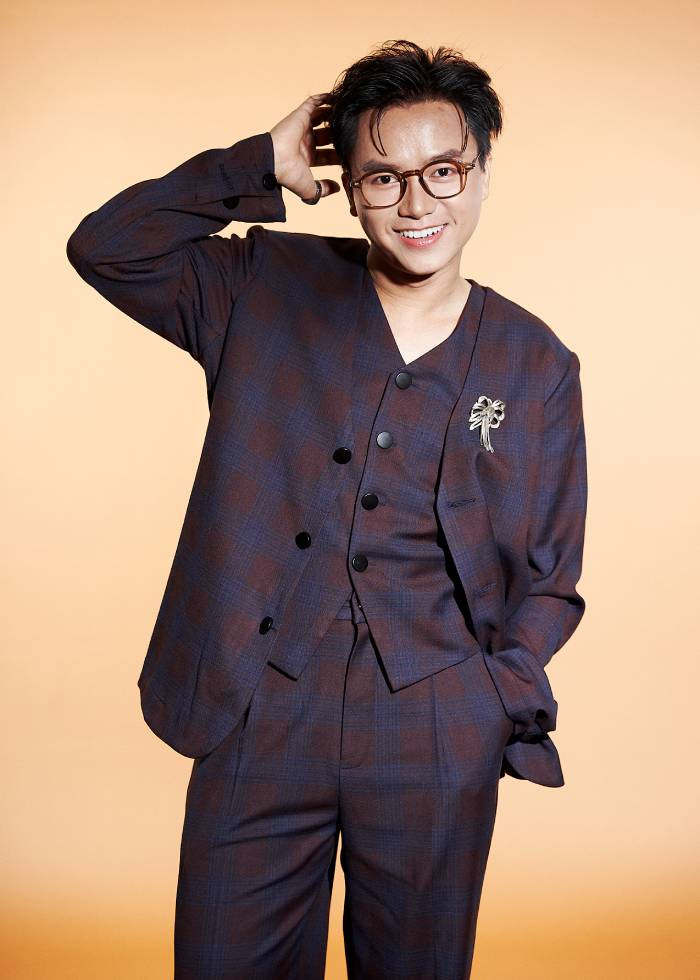 Ca - nhạc sĩ Bùi Công Nam là tác giả ca khúc nhạc phim "Nụ hôn bạc tỷ" Ca - nhạc sĩ Bùi Công Nam là tác giả ca khúc nhạc phim "Nụ hôn bạc tỷ"