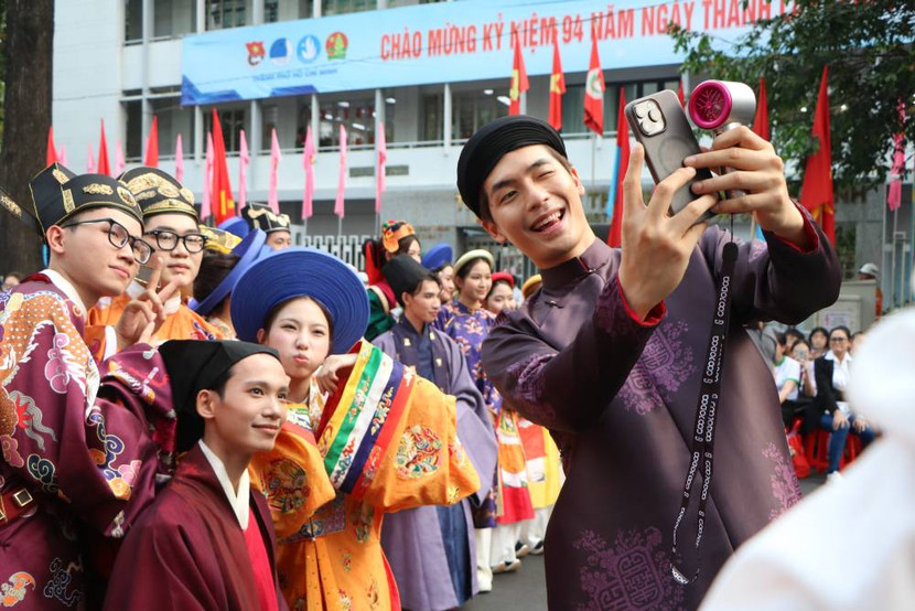 Diễn viên Quốc Anh tại sự kiện "Tóc xanh vạt áo 2025" Diễn viên Quốc Anh tại sự kiện "Tóc xanh vạt áo 2025"