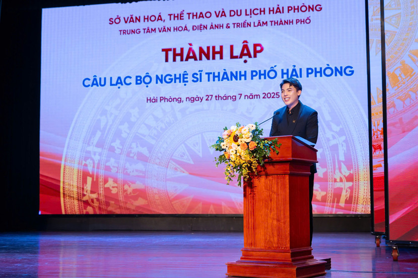 Đạo diễn - nhà sản xuất Phạm Duy Khánh phát biểu tại sự kiện