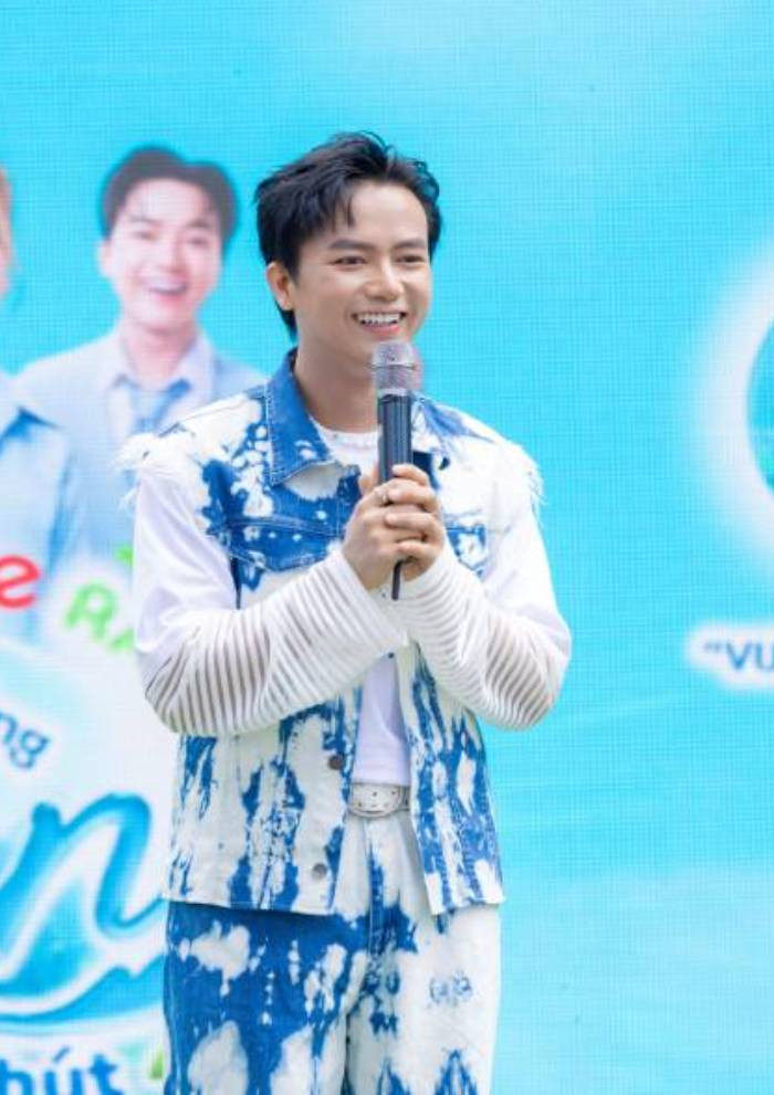 Ca - nhạc sĩ Bùi Công Nam tại sự kiện