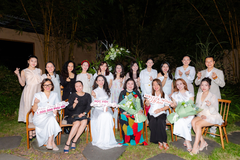 Ca sĩ Vy Oanh, người mẫu Phan Như Thảo cùng các khách mời trong chương trình