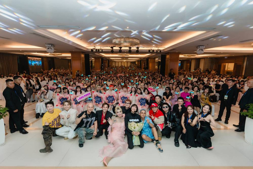 Nhiều nghệ sĩ, đồng nghiệp cũng có mặt để chia vui cùng Tăng Phúc Nhiều nghệ sĩ, đồng nghiệp cũng có mặt để chia vui cùng Tăng Phúc