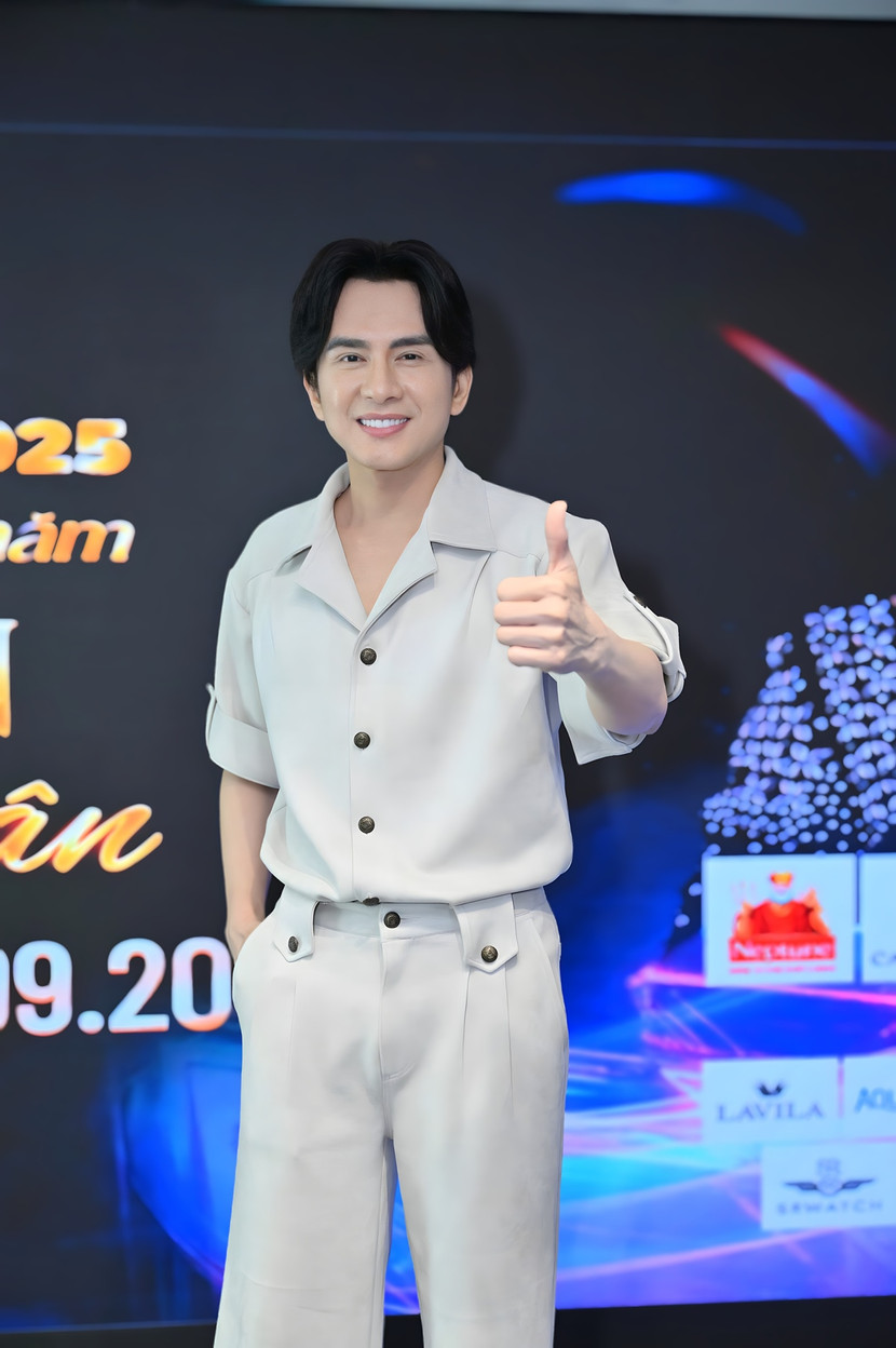 Ca sĩ Đan Trường với hình ảnh trẻ trung quen thuộc bao năm qua trong mắt khán giả