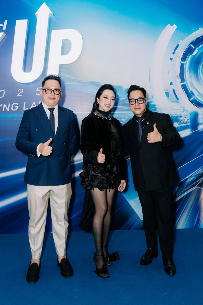 Ban lãnh đạo của The Smith Entertainment trong năm 2025