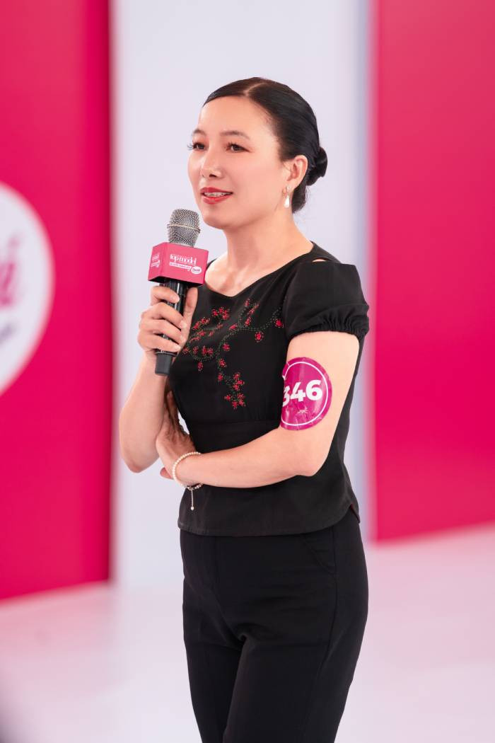 Buổi casting còn đón nhận sự xuất hiện của cô Huệ - thí sinh lớn tuổi nhất, hiện đang làm công việc phiên dịch kiêm giảng dạy Buổi casting còn đón nhận sự xuất hiện của cô Huệ - thí sinh lớn tuổi nhất, hiện đang làm công việc phiên dịch kiêm giảng dạy