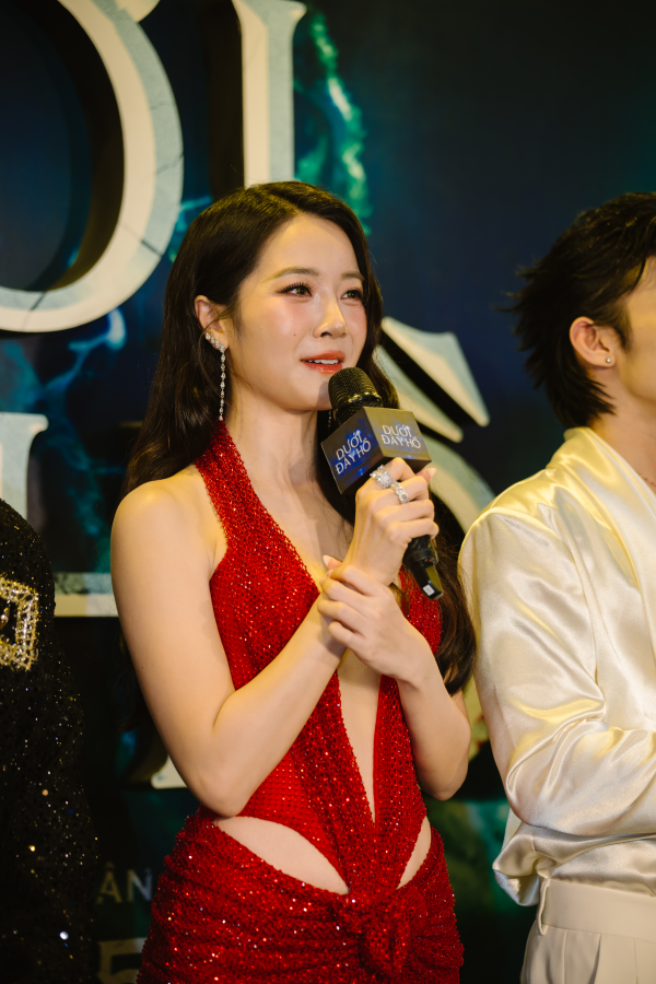 Karen Nguyễn đã có một vai diễn thành công với "Dưới đáy hồ" Karen Nguyễn đã có một vai diễn thành công với "Dưới đáy hồ"