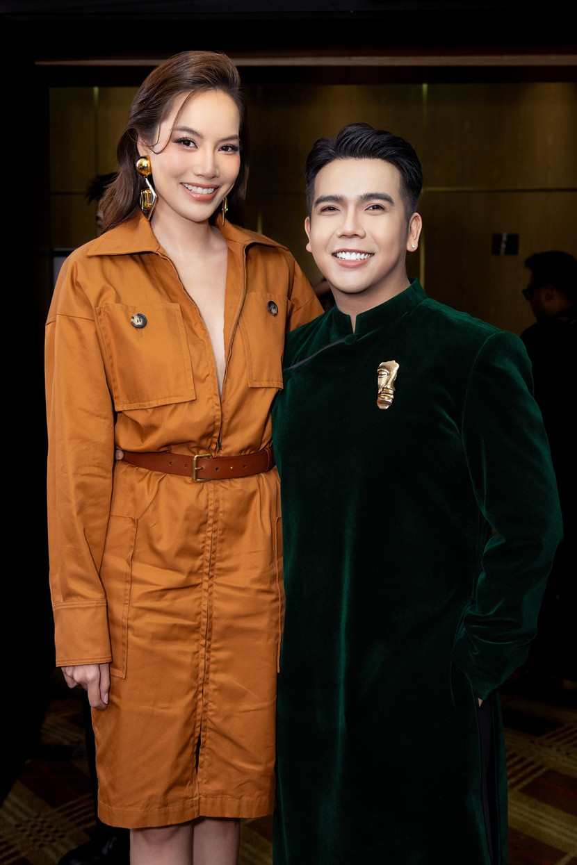 NTK Minh Châu hội ngộ hoa hậu Lê Hoàng Phương tại cuộc thi năm nay NTK Minh Châu hội ngộ hoa hậu Lê Hoàng Phương tại cuộc thi năm nay