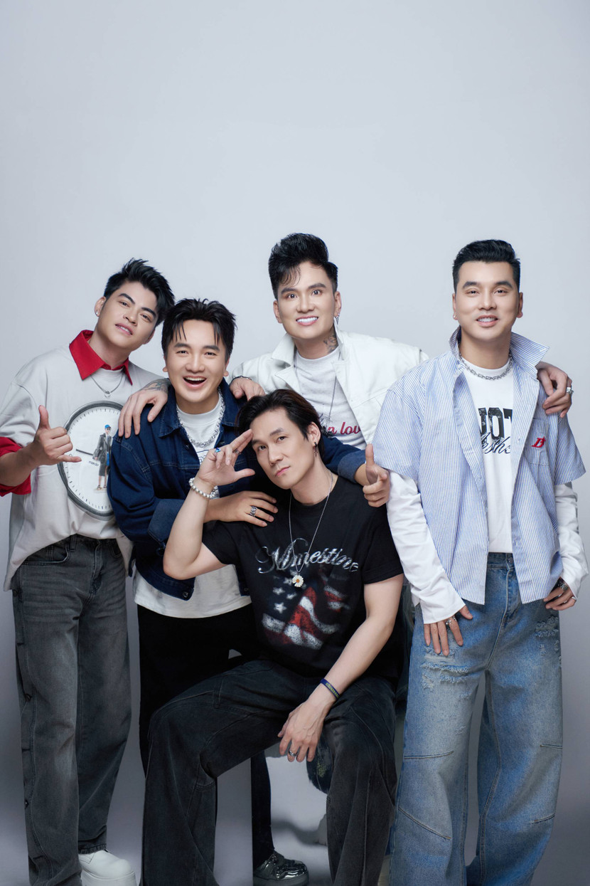 Ưng Hoàng Phúc là người đã đặt tên nhóm Ưng Hoàng Phúc là người đã đặt tên nhóm