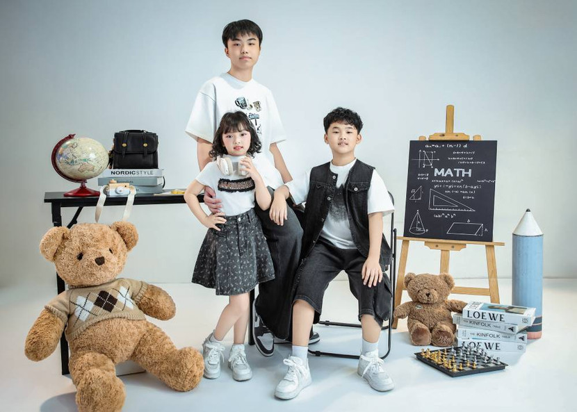 Will năm nay 16 tuổi, đang học lớp 10. Trong mắt ba mẹ, bé là người sống nội tâm, trầm tính, học giỏi môn Toán và luôn ngoan ngoãn nghe lời cha mẹ. Will được kỳ vọng sẽ theo định hướng kinh doanh để hỗ trợ ba mẹ trong tương lai