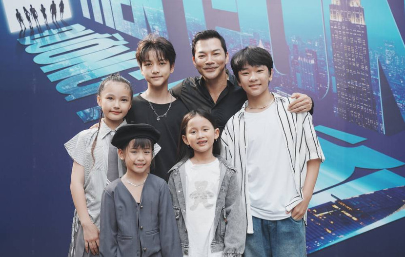 Trần Bảo Sơn cùng dàn diễn viên nhỏ trong phim mới Trần Bảo Sơn cùng dàn diễn viên nhỏ trong phim mới