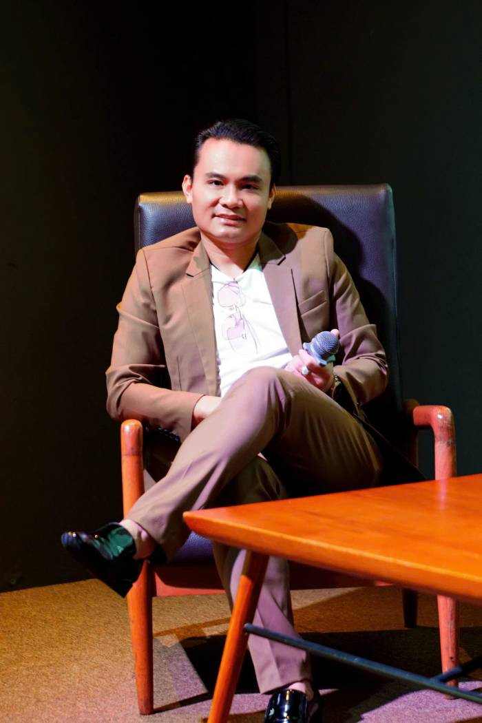 Ca sĩ Đình Nguyễn - nghệ sĩ thuộc công ty TTV là đơn vị sở hữu bản quyền ca khúc "Mối tình không tên" Ca sĩ Đình Nguyễn - nghệ sĩ thuộc công ty TTV là đơn vị sở hữu bản quyền ca khúc "Mối tình không tên"