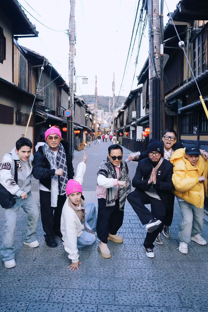 Nhóm Nhà trẻ trong chuyến lưu diễn ở Nhật hồi tháng 3