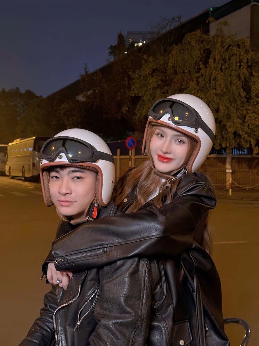 Diễn viên Võ Hoài Vũ là người bạn diễn của Huyền trong MV này Diễn viên Võ Hoài Vũ là người bạn diễn của Huyền trong MV này