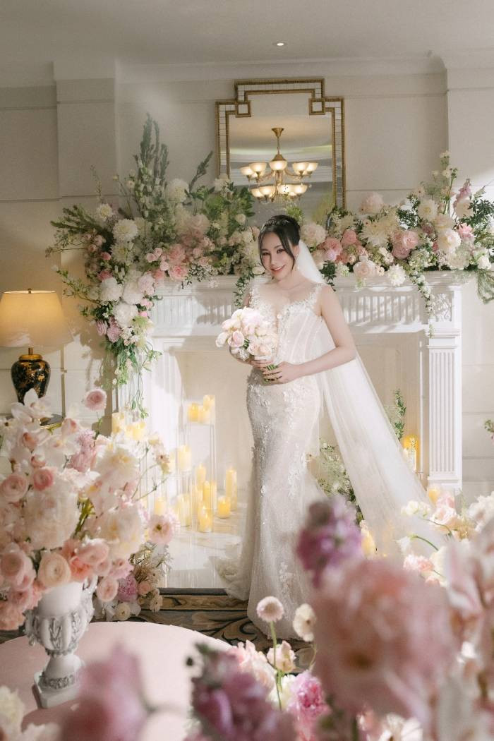 Hồ Quỳnh Hương rạng rỡ trong ngày cưới