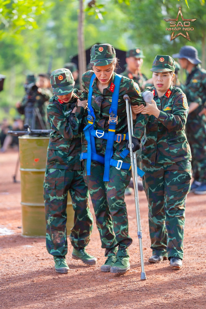Minh Tú gặp chấn thương ở tập 4 của &quot;Sao nhập ngũ&quot; và phải rời khỏi chương trình