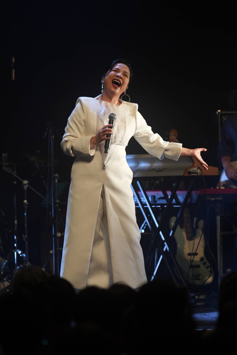 Sau đêm diễn, Mỹ Linh chia sẻ: “30 năm qua, tôi vẫn luôn tin rằng âm nhạc có thể kết nối những trái tim xa lạ. Và khoảnh khắc nghe cả khán phòng cùng ngân nga những ca khúc quen thuộc, tôi đã nghẹn lại – đó là phần thưởng lớn nhất cho một ca sĩ sau hành trình dài”