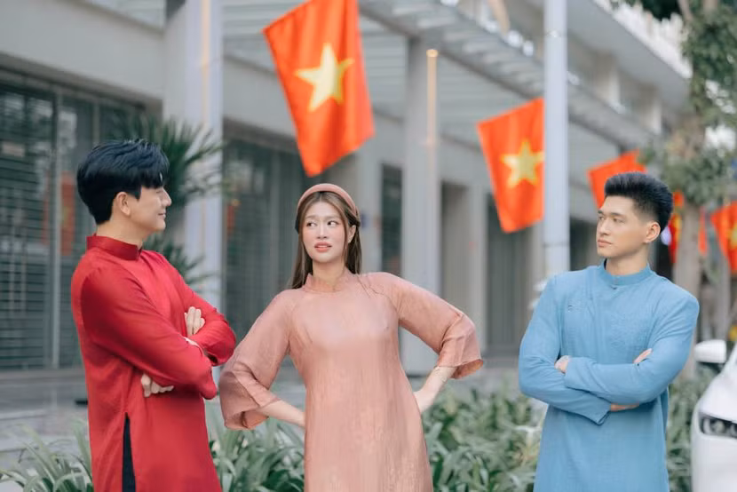 Ba diễn viên chính của "Nụ hôn bạc tỷ" trong những ngày đầu năm mới Ba diễn viên chính của "Nụ hôn bạc tỷ" trong những ngày đầu năm mới