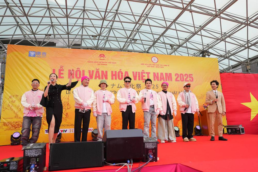 Nhóm "Nhà trẻ" lần đầu đi nước ngoài diễn cùng nhau sau chương trình "Anh trai vượt ngàn chông gai"