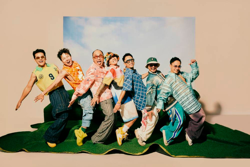 Bộ ảnh đầy màu sắc của mùa hè bên bãi biển của nhóm "Nhà trẻ" Bộ ảnh đầy màu sắc của mùa hè bên bãi biển của nhóm "Nhà trẻ"