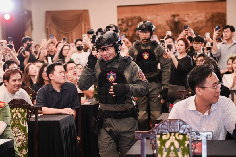 Binz bất ngờ xuất hiện trong dàn nghệ sĩ chính thức của "Chiến sĩ quả cảm"