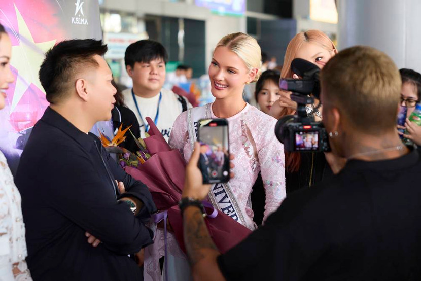 Ông Valentin Trần – Chủ tịch Miss Universe Vietnam vui mừng đón tiếp Miss Universe Victoria Kjær Theilvig đến Việt Nam