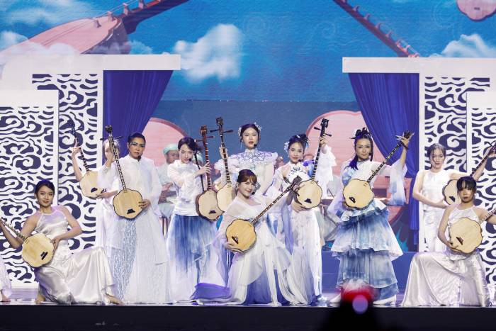 Kiều Anh trong phần trình diễn của mình và các chị đẹp tại "Chị đẹp đạp gió 2024" Kiều Anh trong phần trình diễn của mình và các chị đẹp tại "Chị đẹp đạp gió 2024"