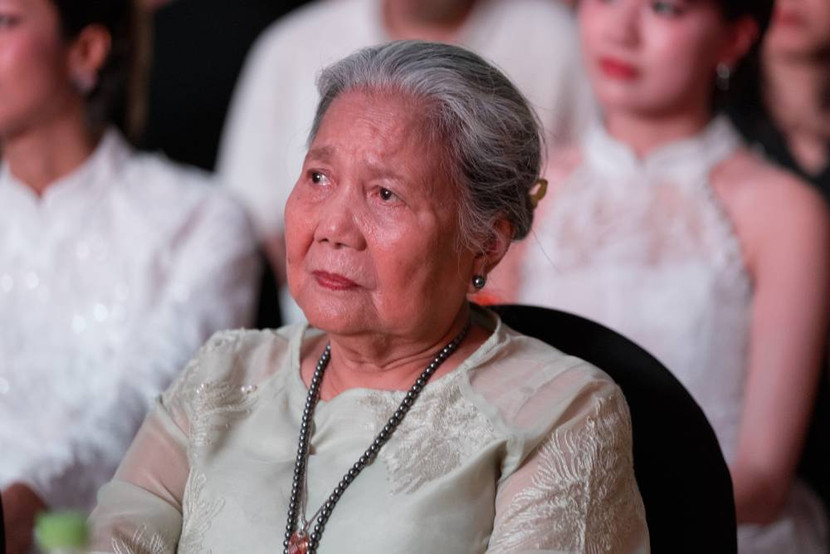 NSND Lê Thiện xúc động tại buổi ra mắt album "Made In VietNam" NSND Lê Thiện xúc động tại buổi ra mắt album "Made In VietNam"