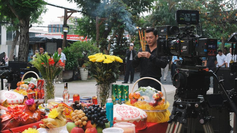 Trần Bảo Sơn lần đầu thử sức trong vai trò đạo diễn sau nhiều năm hoạt động nghệ thuật Trần Bảo Sơn lần đầu thử sức trong vai trò đạo diễn sau nhiều năm hoạt động nghệ thuật