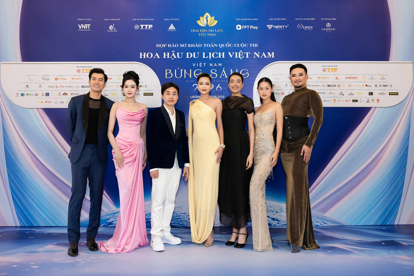 Hoa hậu Ngọc Châu, Á hậu Lệ Hằng và các đại biểu khách mời tại sự kiện